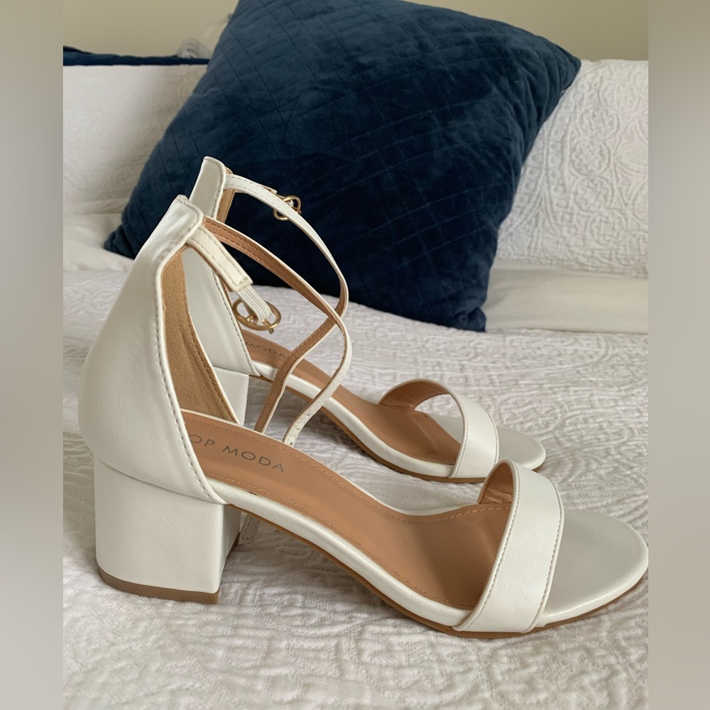 NWT Top Moda white sandals